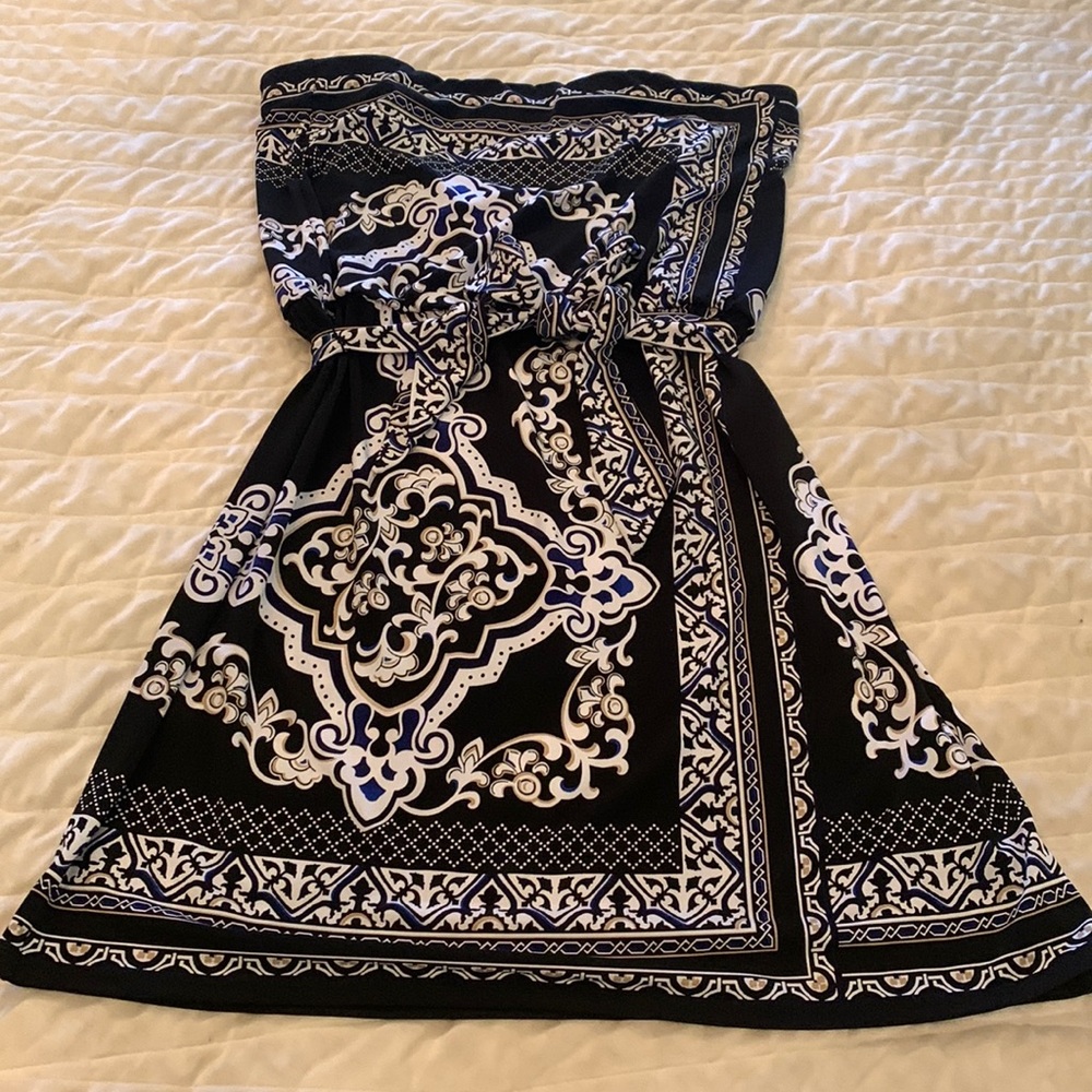 White House Black Market black & white strapless dress. Size large.